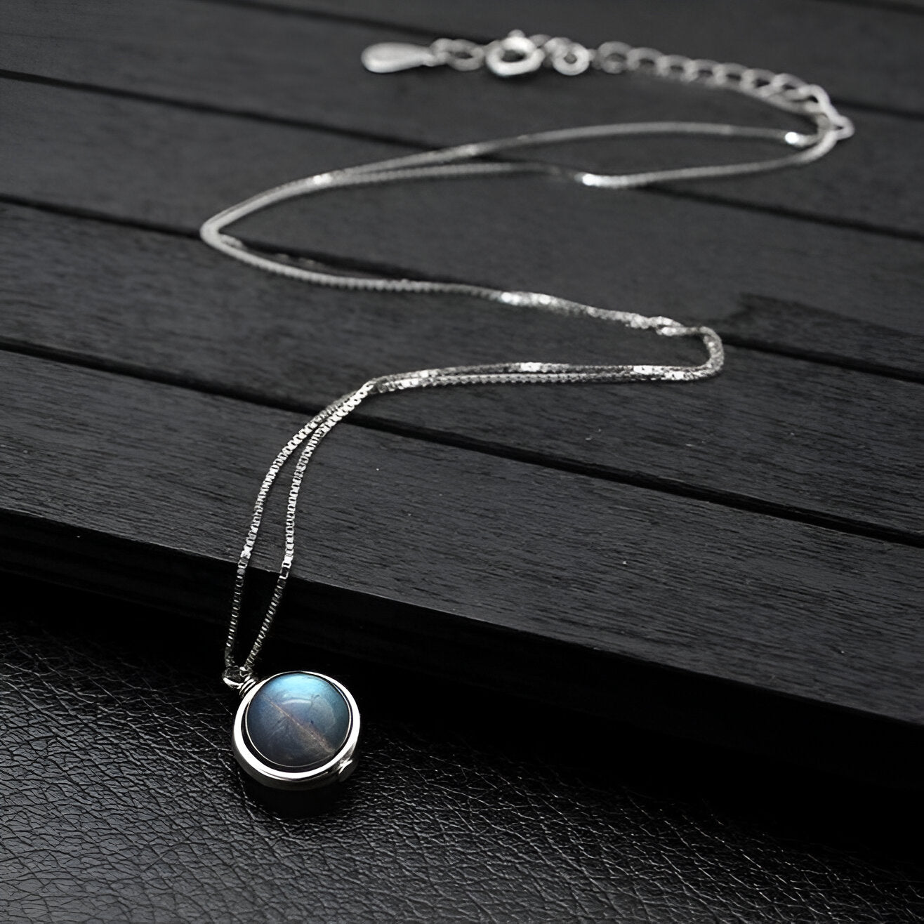 Schutzanhänger “Feine Perle“ aus Labradorit