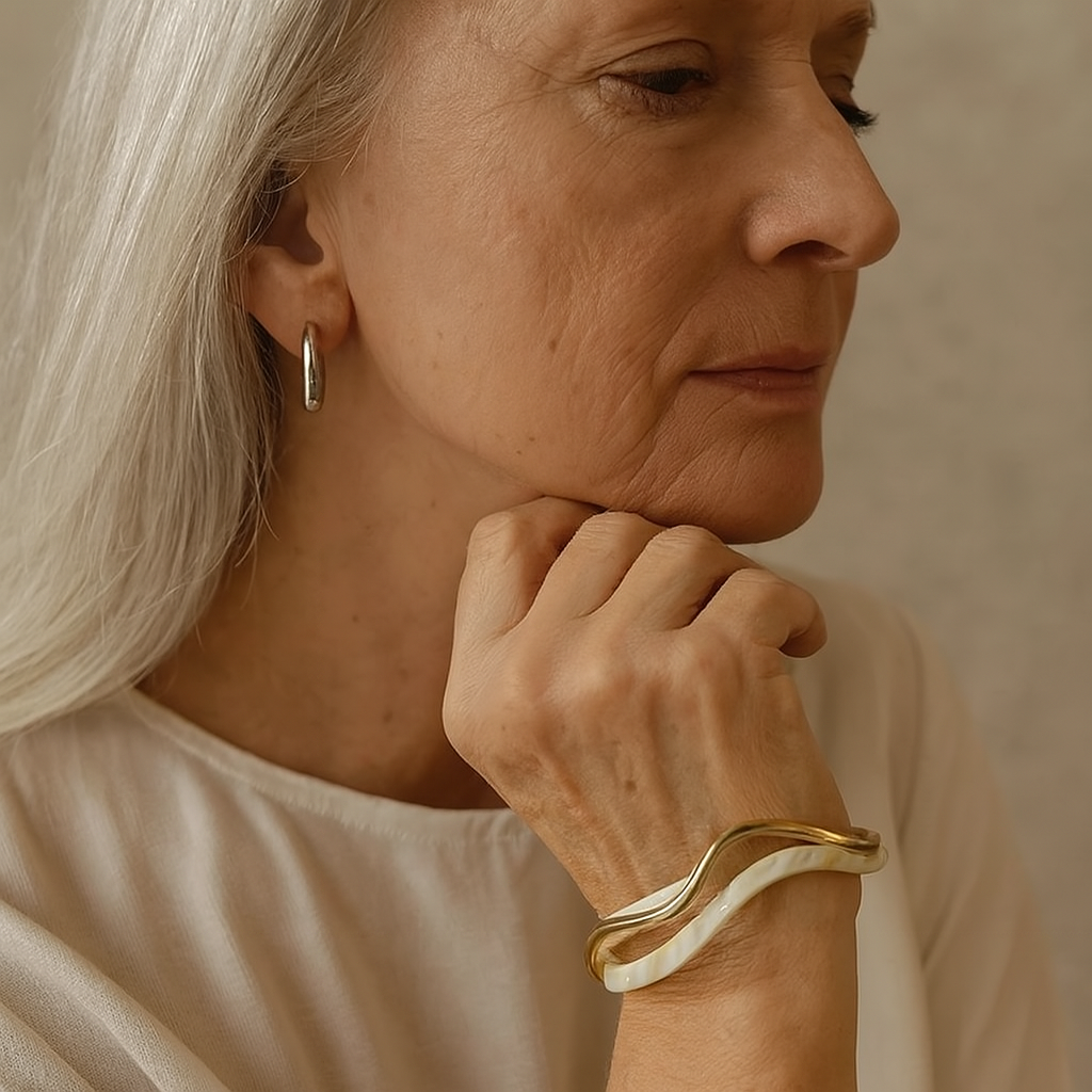 Weißes Opal-Armband in elegantem Gold
