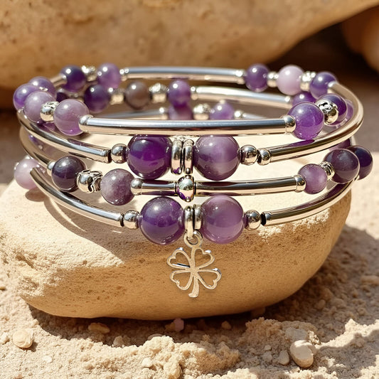 Glücksarmband aus Natursteinen mit vierblättrigem Kleeblatt