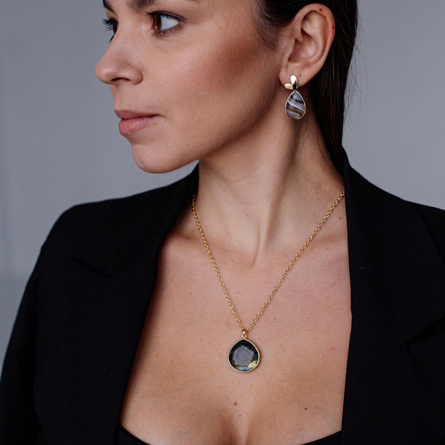 Halskette „Kosmische Reflexion“ mit Labradorit-Anhänger