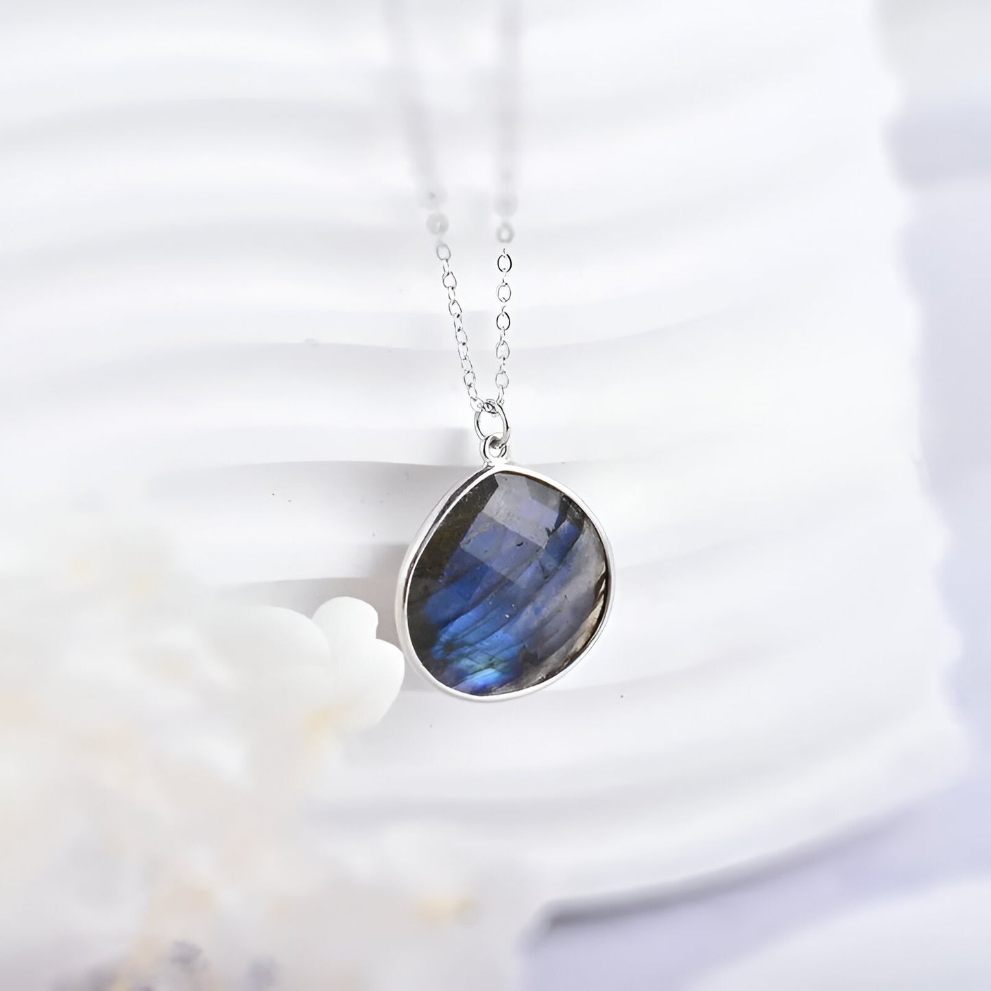 Schutzanhänger “Labradorit Eleganz“