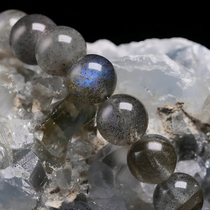 Schutzarmband “Mystischer Schild“ mit Labradorit