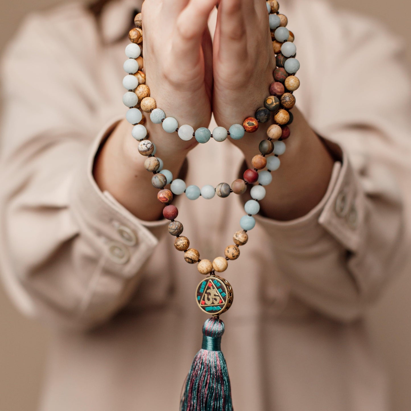 Gebetskette mit Aum-Mala-Perlen – Amazonit und Landschaftsjaspis