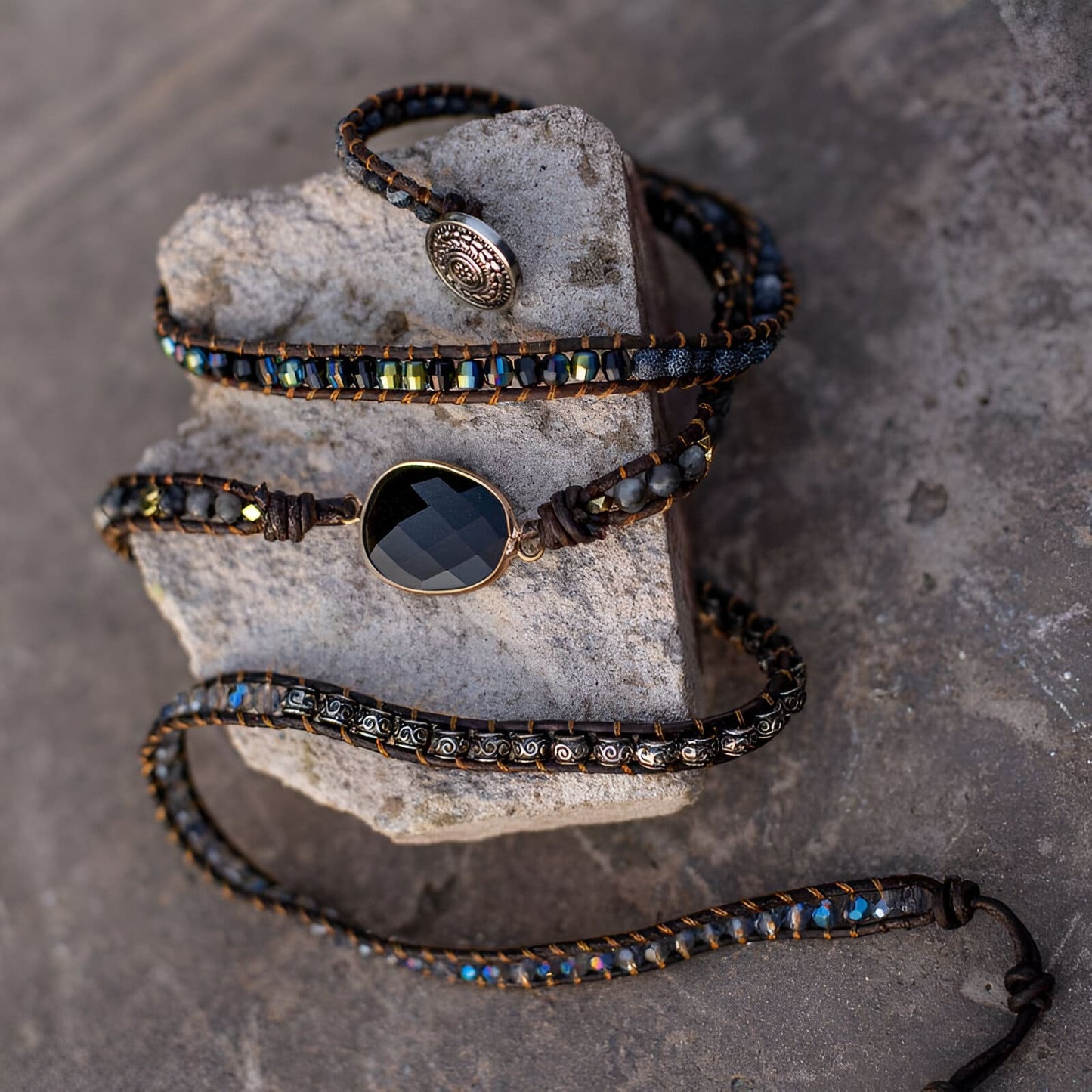 Wickelarmband “Mondlicht-Schutz“ aus Onyx und Quarz