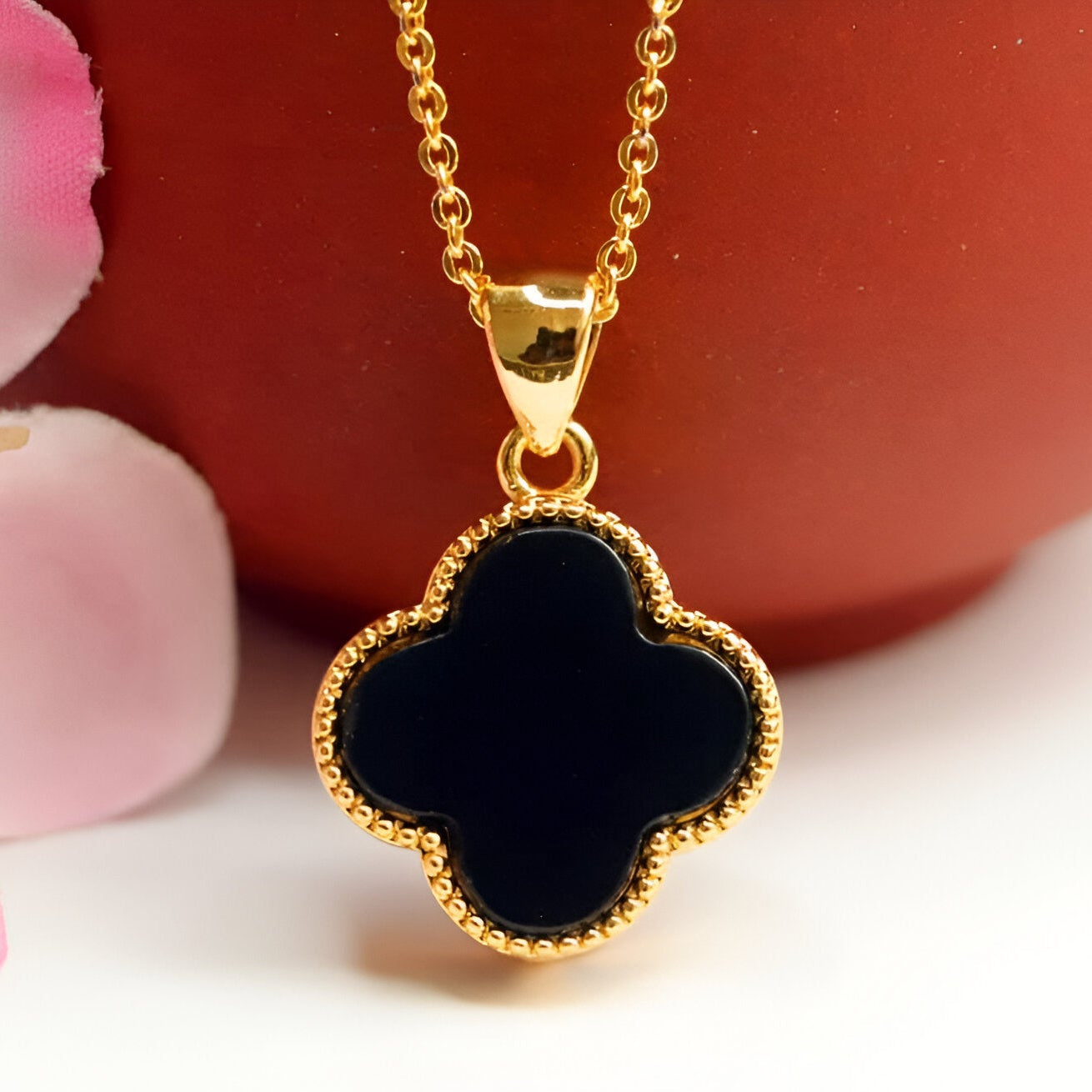 Halskette “Glücks-Kleeblatt“ aus Perlmutt oder Schwarzem Onyx