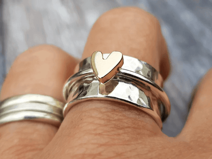 Mely – Eleganter Herzring aus Silber und Gold