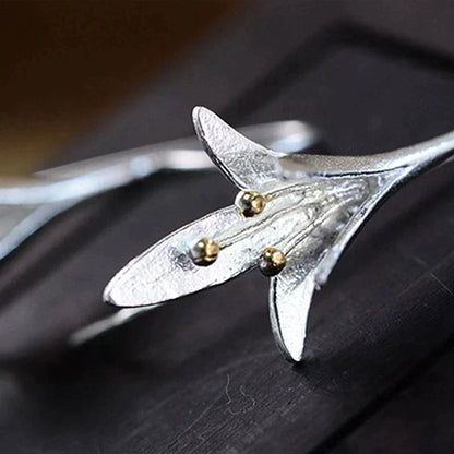 Silberne Blumen-Ohrringe