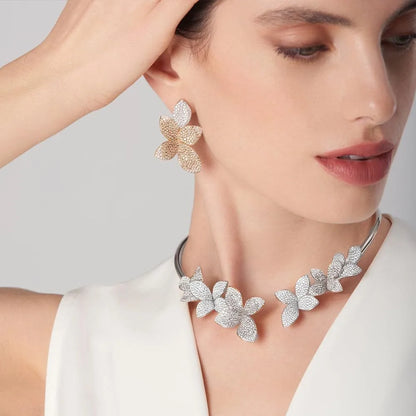 Elegante Halskette aus Blumenkrystall