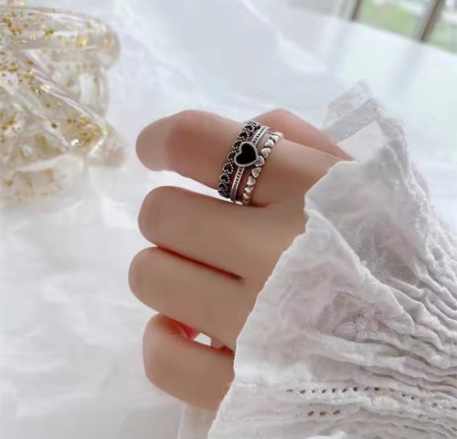 Verstellbarer 3-reihiger Ring mit Herzverzierung