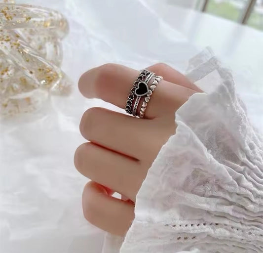 Verstellbarer 3-reihiger Ring mit Herzverzierung