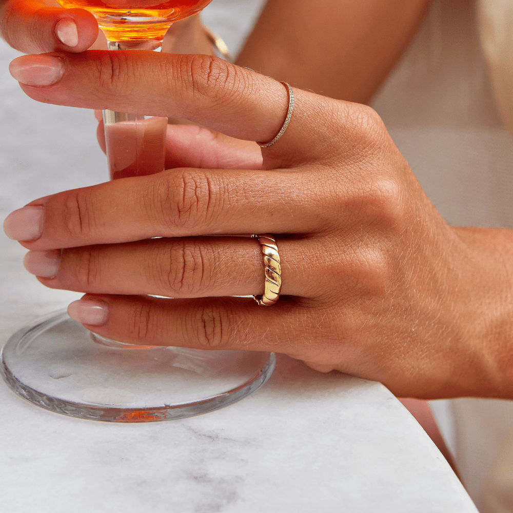 Calira Ring mit gedrehtem Infinity-Design