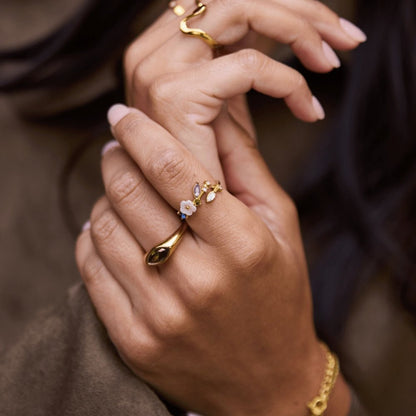 Kristall Weiß Blütenring Gold