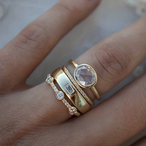 Vintage-Set aus Gold- und Zirkonia-Ringen