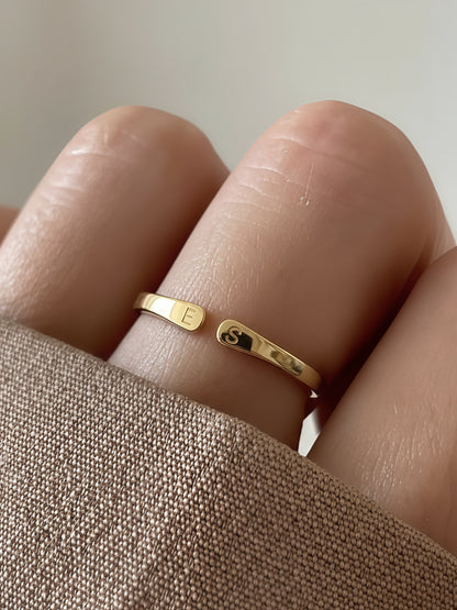 VERSTELLBARER INITIALEN RING