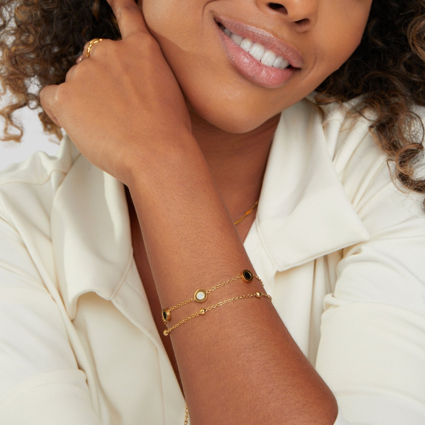 Vintage‑Ohrringe in Gold mit buntem Zirkonia